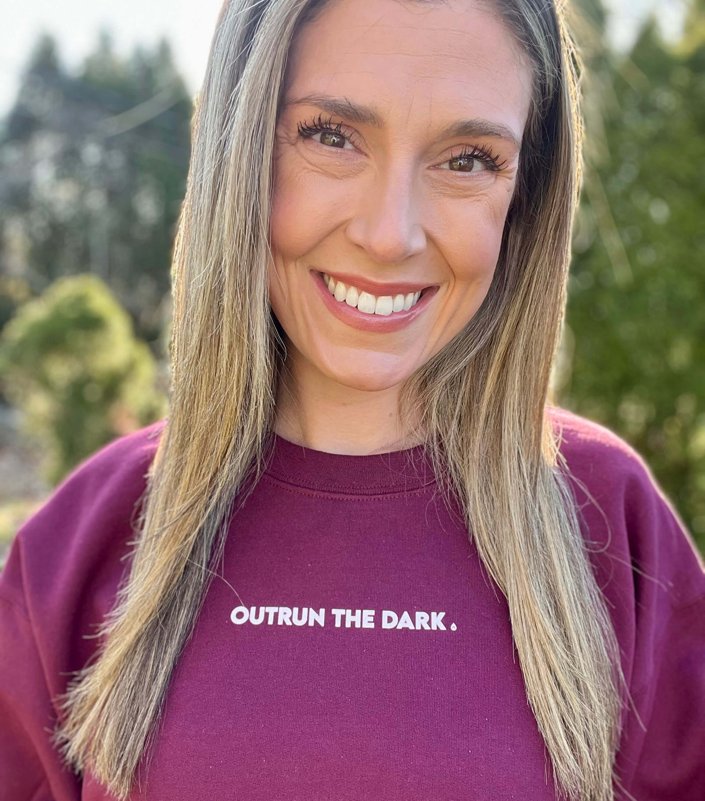 Outrun the dark Women's Sweatshirt