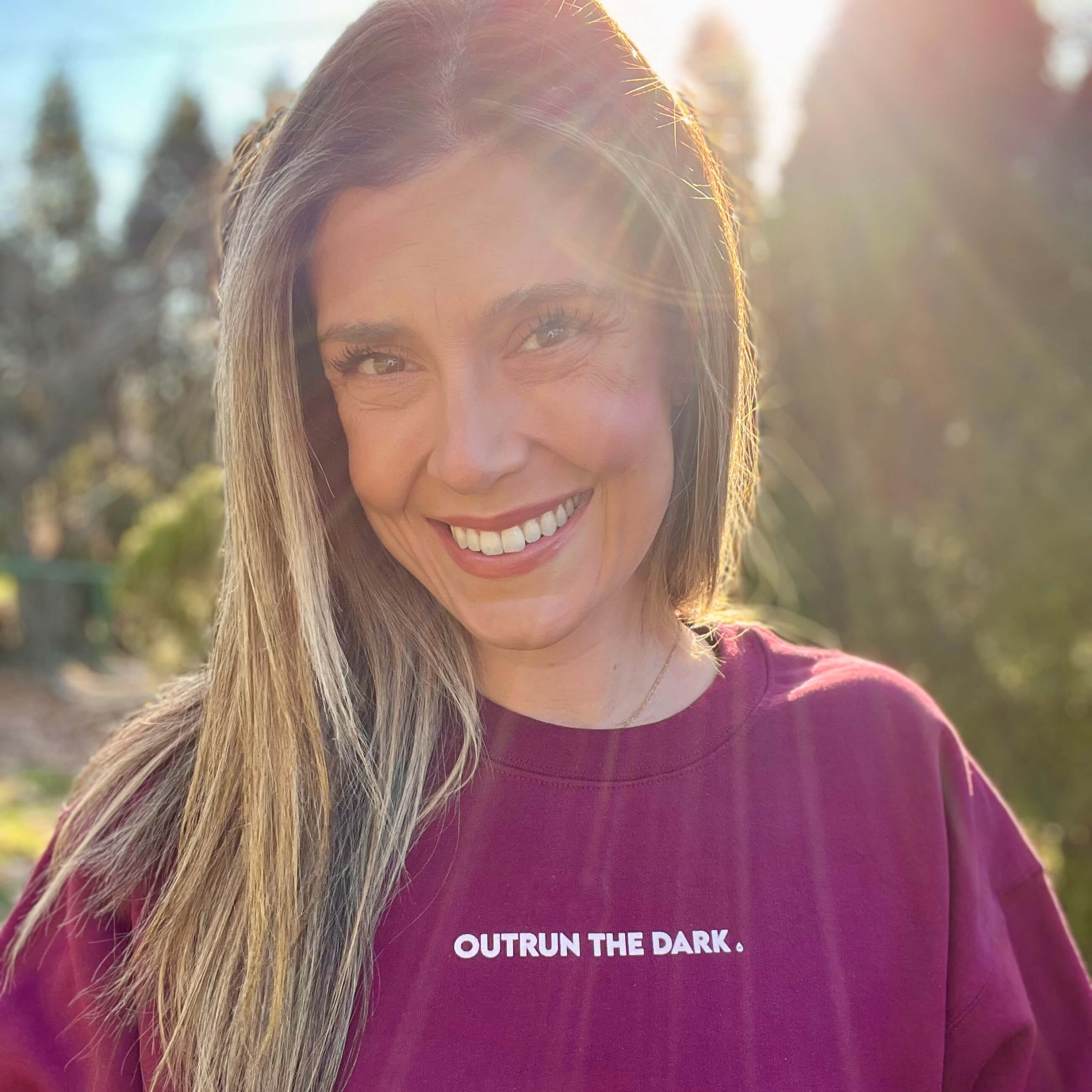 Outrun the dark Women's Sweatshirt